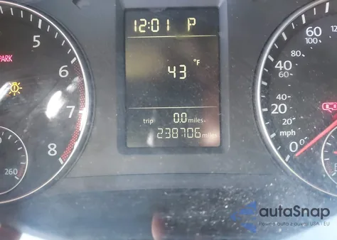 2013 Volkswagen Passat 2.5L S z USA, uszkodzony, nr VIN 1VWAP7A3XDC072004